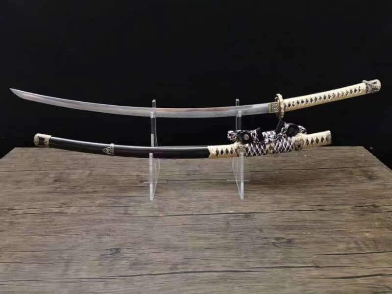 Tachi - Sakura Mountain - 32" nagasa, W2 Saka Choji Hamon