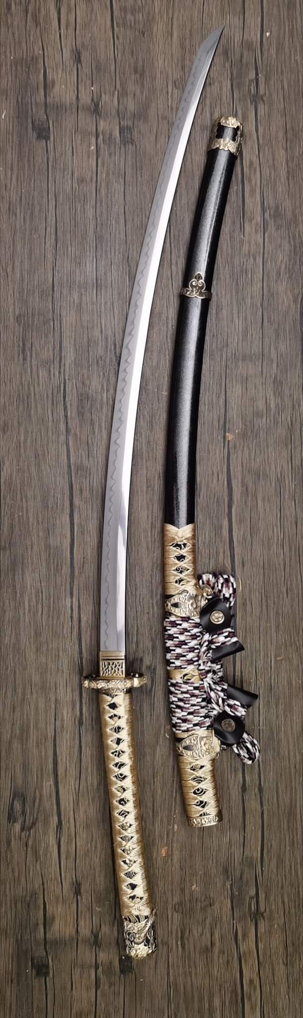 Tachi - Sakura Mountain - 32" nagasa, W2 Saka Choji Hamon