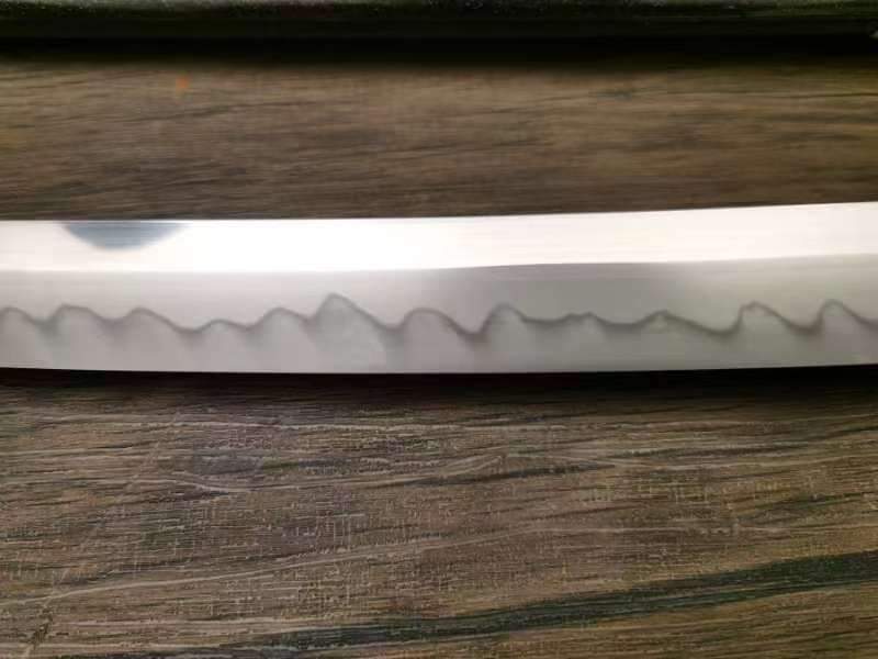 Tachi - Sakura Mountain - 32" nagasa, W2 Saka Choji Hamon