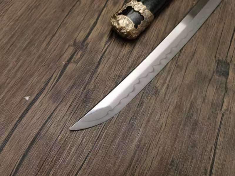 Tachi - Sakura Mountain - 32" nagasa, W2 Saka Choji Hamon