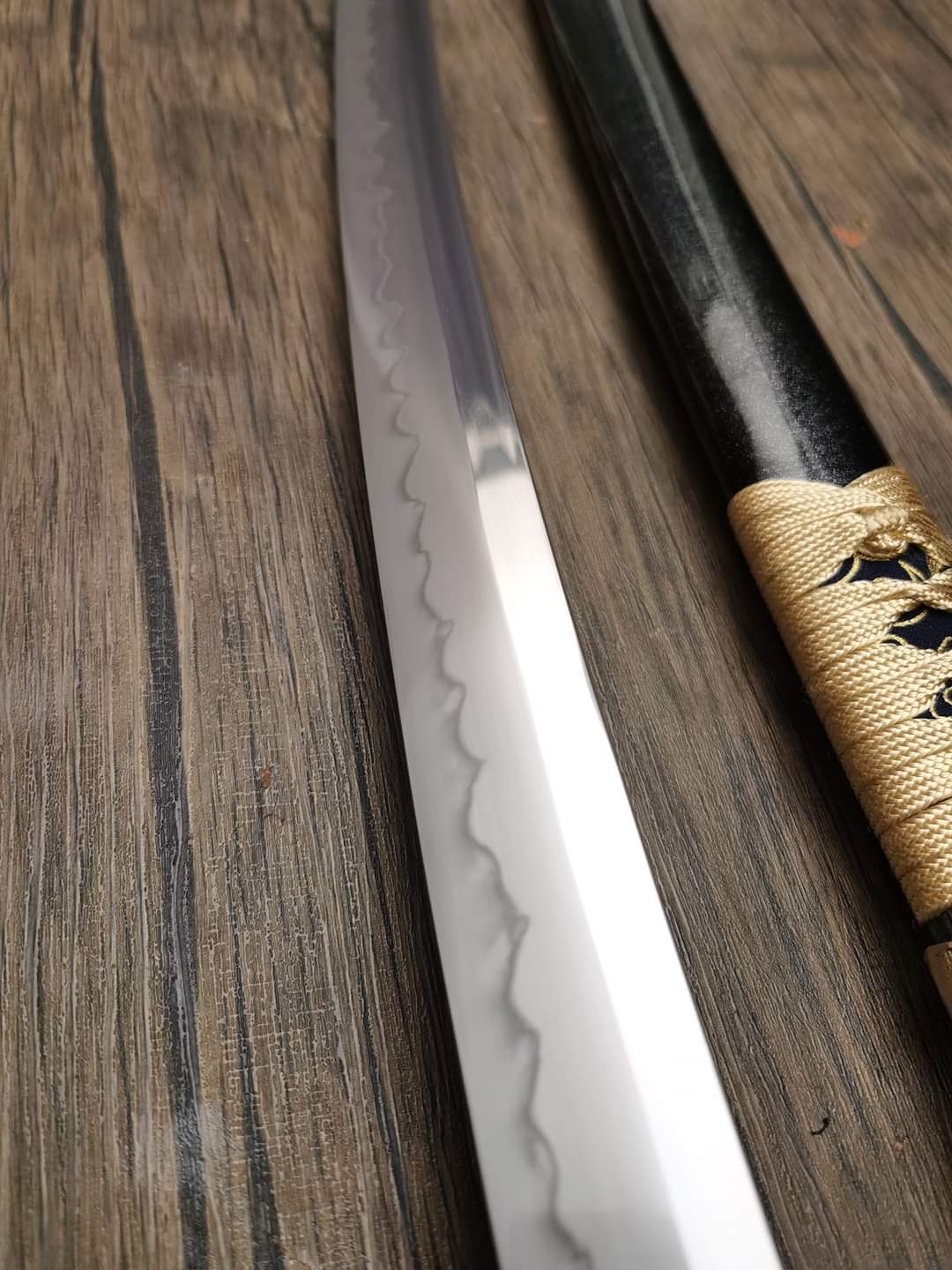 Tachi - Sakura Mountain - 32" nagasa, W2 Saka Choji Hamon