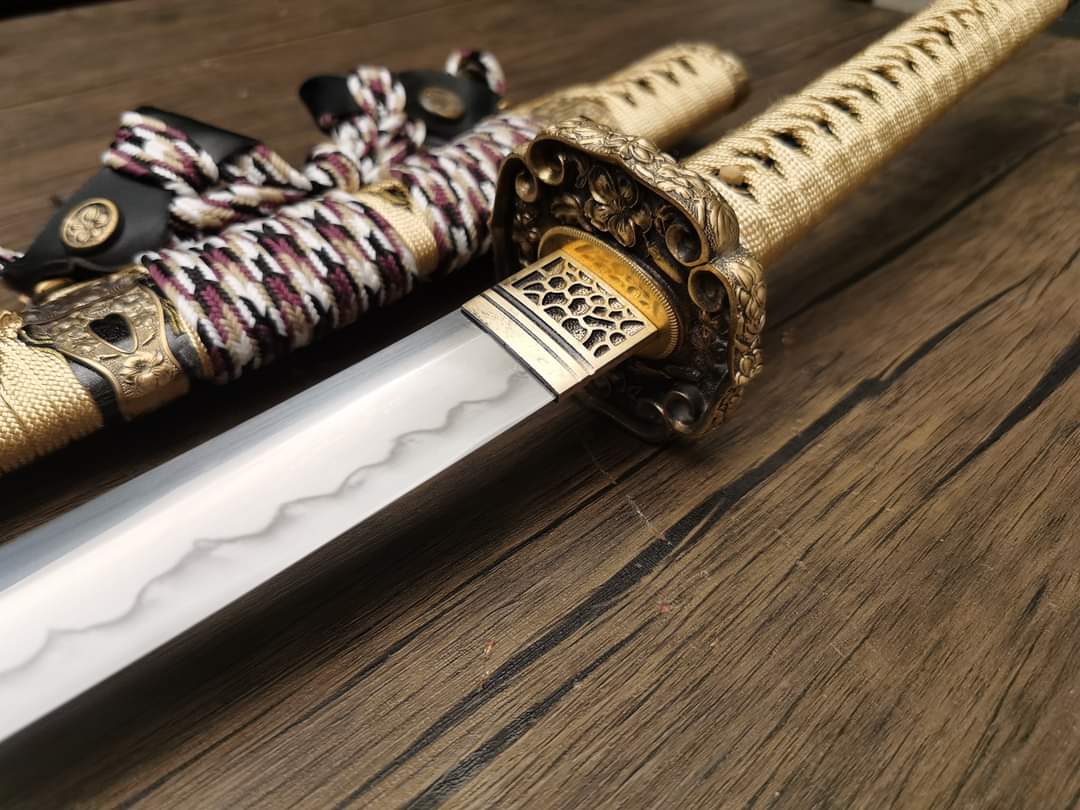 Tachi - Sakura Mountain - 32" nagasa, W2 Saka Choji Hamon