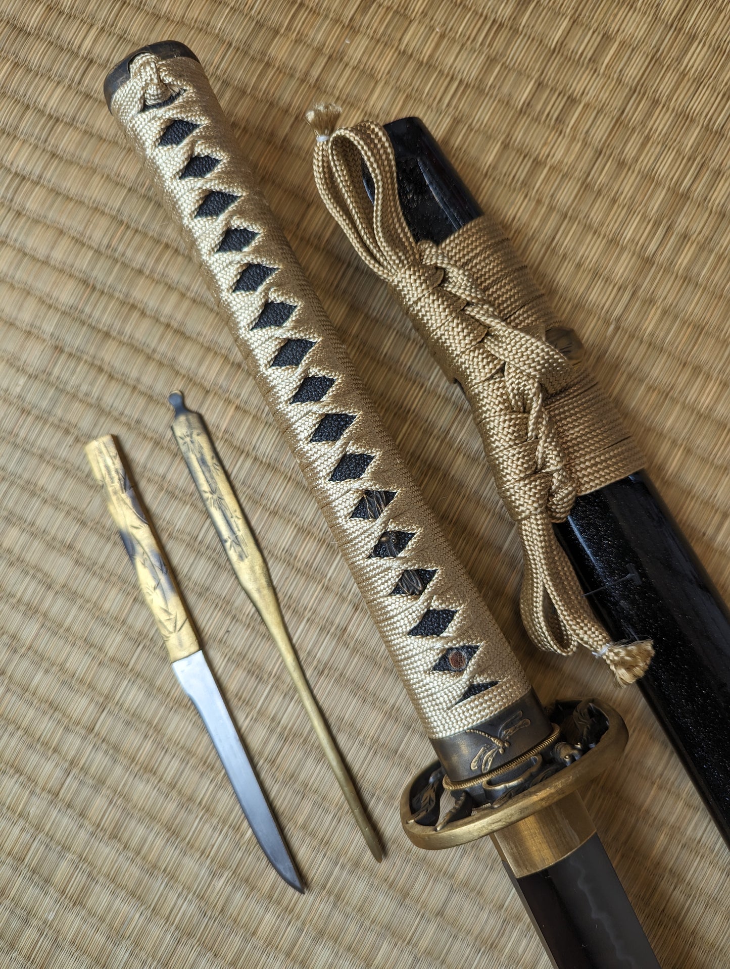 Katana with kogatana & kogai - Gold Dragonfly - sx105v choji hamon